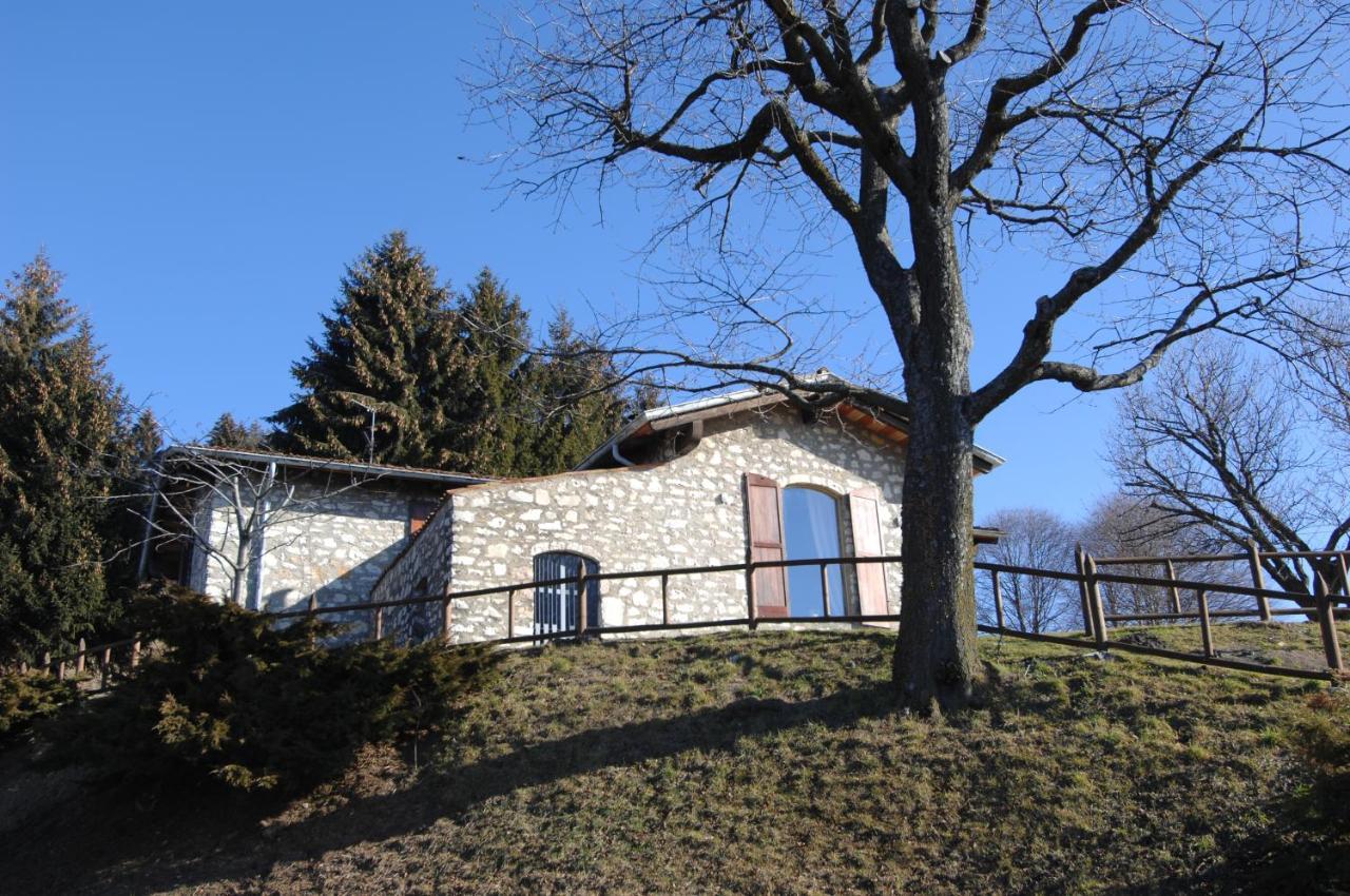 Mirabilia Bed & Breakfast Adrara San Rocco Exterior foto