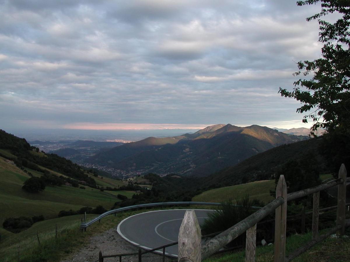 Mirabilia Bed & Breakfast Adrara San Rocco Exterior foto