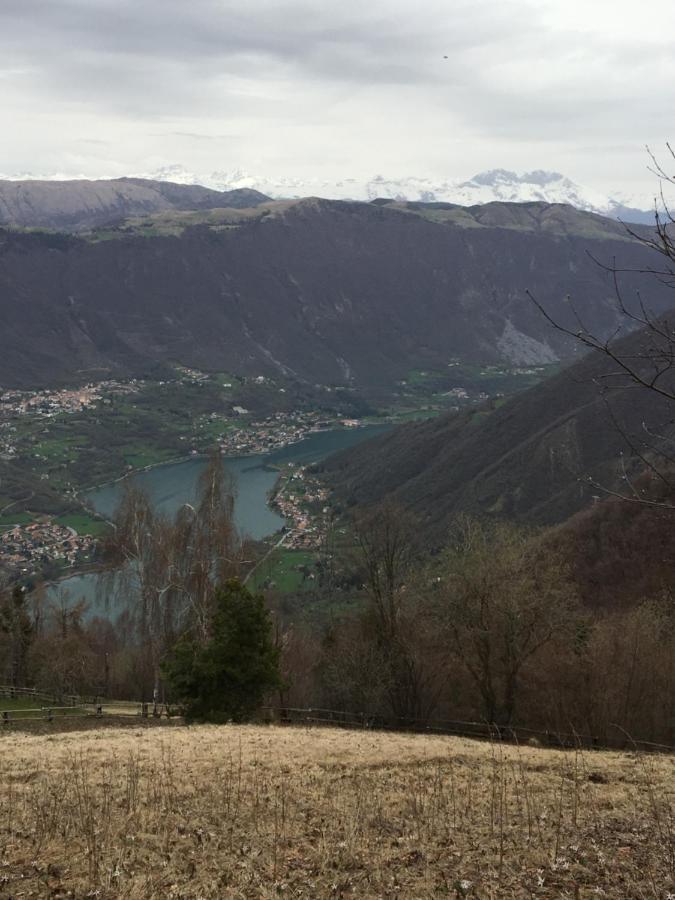 Mirabilia Bed & Breakfast Adrara San Rocco Exterior foto